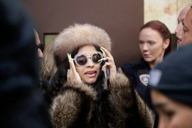 Cardi Bに複数の重罪容疑。最高7年間の実刑の可能性も