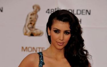 キム・カーダシアンの新ランジェリーブランド「Kimono」に文化盗用の非難