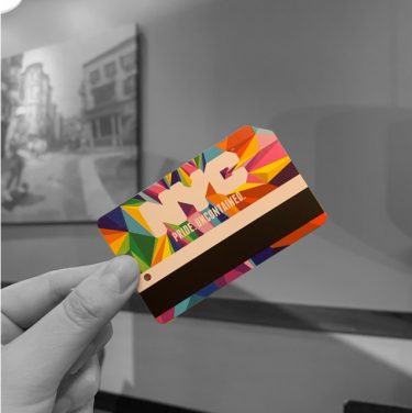 MTAが限定レインボーデザインのメトロカードを販売