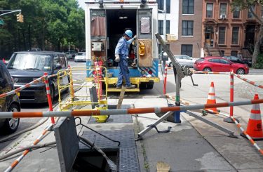 ニューヨークで記録的な熱帯夜の中、50,000以上の世帯が停電