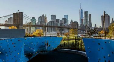 全米最大の屋外クライミングジム「The Cliffs」がダンボに戻ってきた!