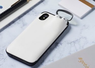 iPhoneとAirPodsの両方を充電できるスマホケースが登場!